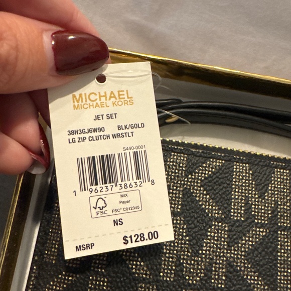 Michael kors wristlet - Picture 2 of 7